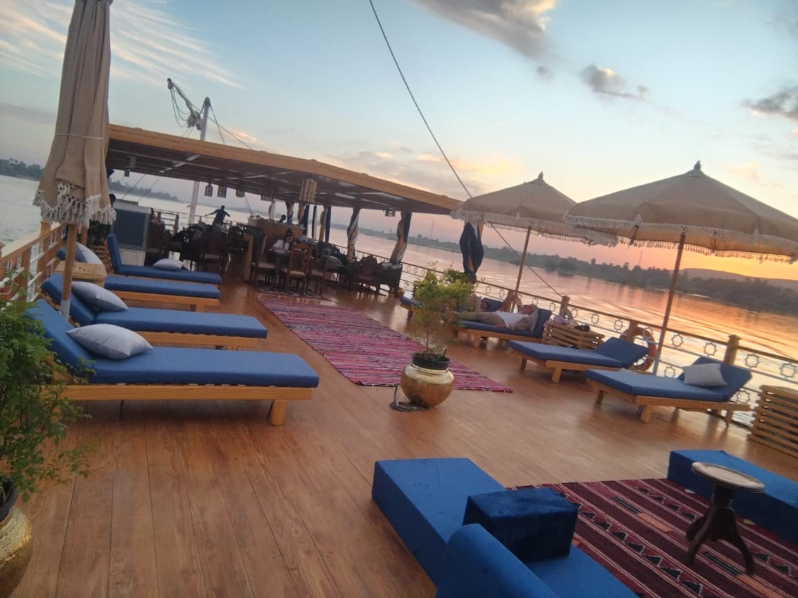 Sailing Toward a Nile Island